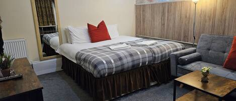 Deluxe Studio | Iron/ironing board, free WiFi