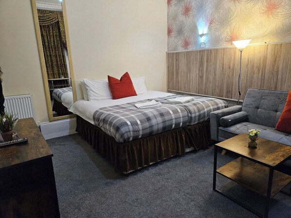 Deluxe Studio | Iron/ironing board, free WiFi - Studio 24 (Portsmouth)