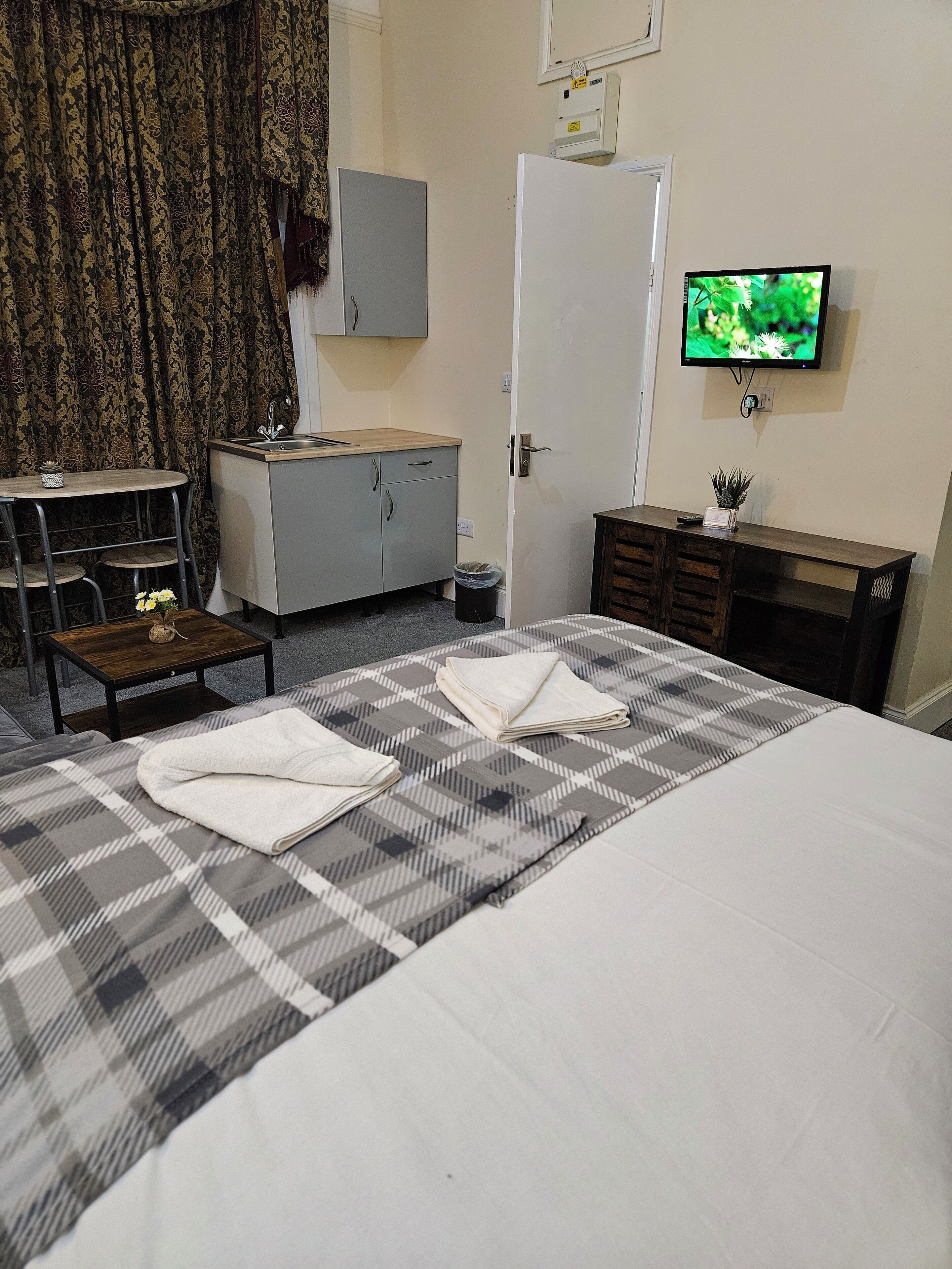 Deluxe Studio | Living area