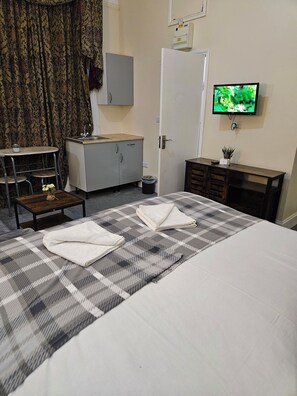 Deluxe Studio | Living area