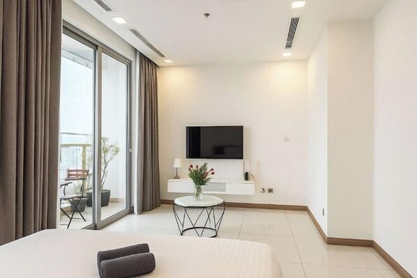 Room - An Corner Apt - Vinhomes Central Park High Floor Nice View and Free Pick up for 5 Nights (Ho Chi Minh City)