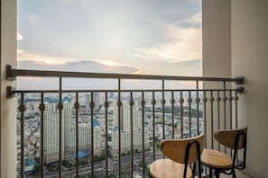 Room - An Corner Apt - Vinhomes Central Park High Floor Nice View and Free Pick up for 5 Nights (Ho Chi Minh City)