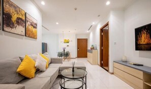 Living area - An Corner Apt - Vinhomes Central Park High Floor Nice View and Free Pick up for 5 Nights (Ho Chi Minh City)