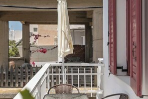 Unclassified image, 3 of 69, button - Akakia Residence (Naxos)
