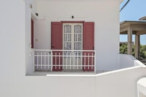 Exterior detail - Akakia Residence (Naxos)