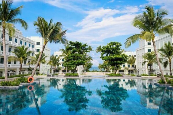 Outdoor pool - Nhà Nguyên Căn Costis 5 Phòng Ngủ (Phu Quoc Island)