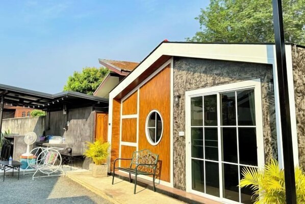A modern building with a wooden facade and large windows. - Cina Home (Chiang Mai)