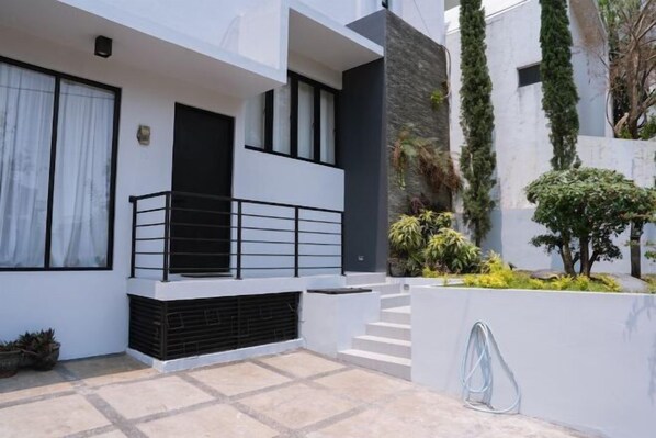 المنشأة من الخارج