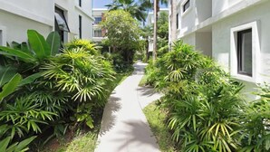 Property grounds - Rawai Beach Pool Condotel (Phuket)