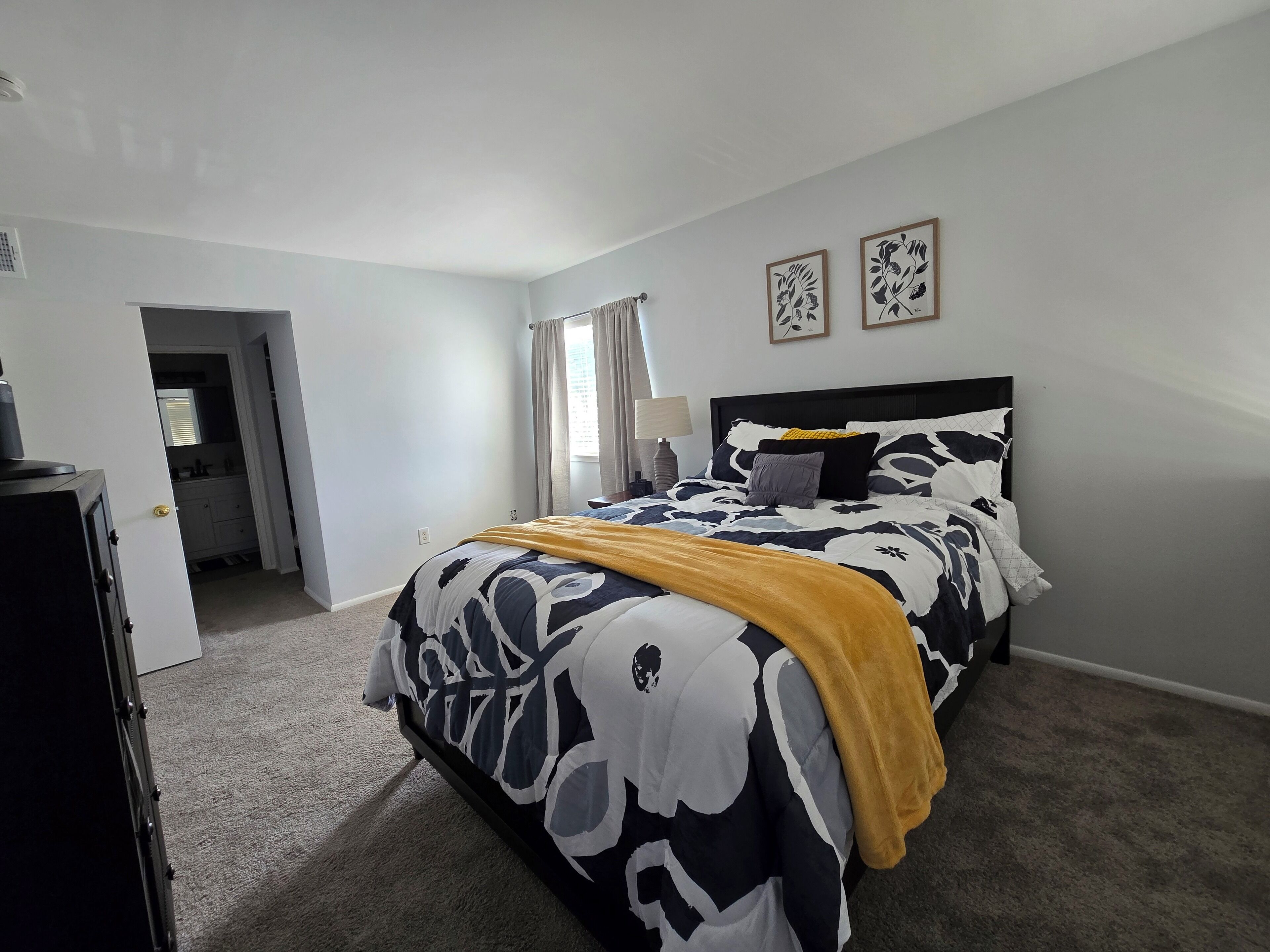 2 chambres, fer et planche à repasser, Wi-Fi, draps fournis