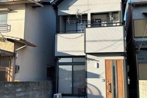 A multi-story residential building with a flat roof, large windows, and a visible door. - HAMANOCHO BEEKAN (Takamatsu)