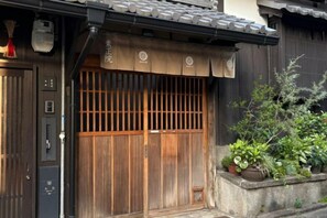 Unclassified image, 3 of 27, button - SOSEI-IN@YASAKA TEMPLE (Kyoto)