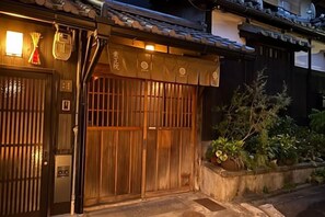 Unclassified image, 5 of 27, button - SOSEI-IN@YASAKA TEMPLE (Kyoto)