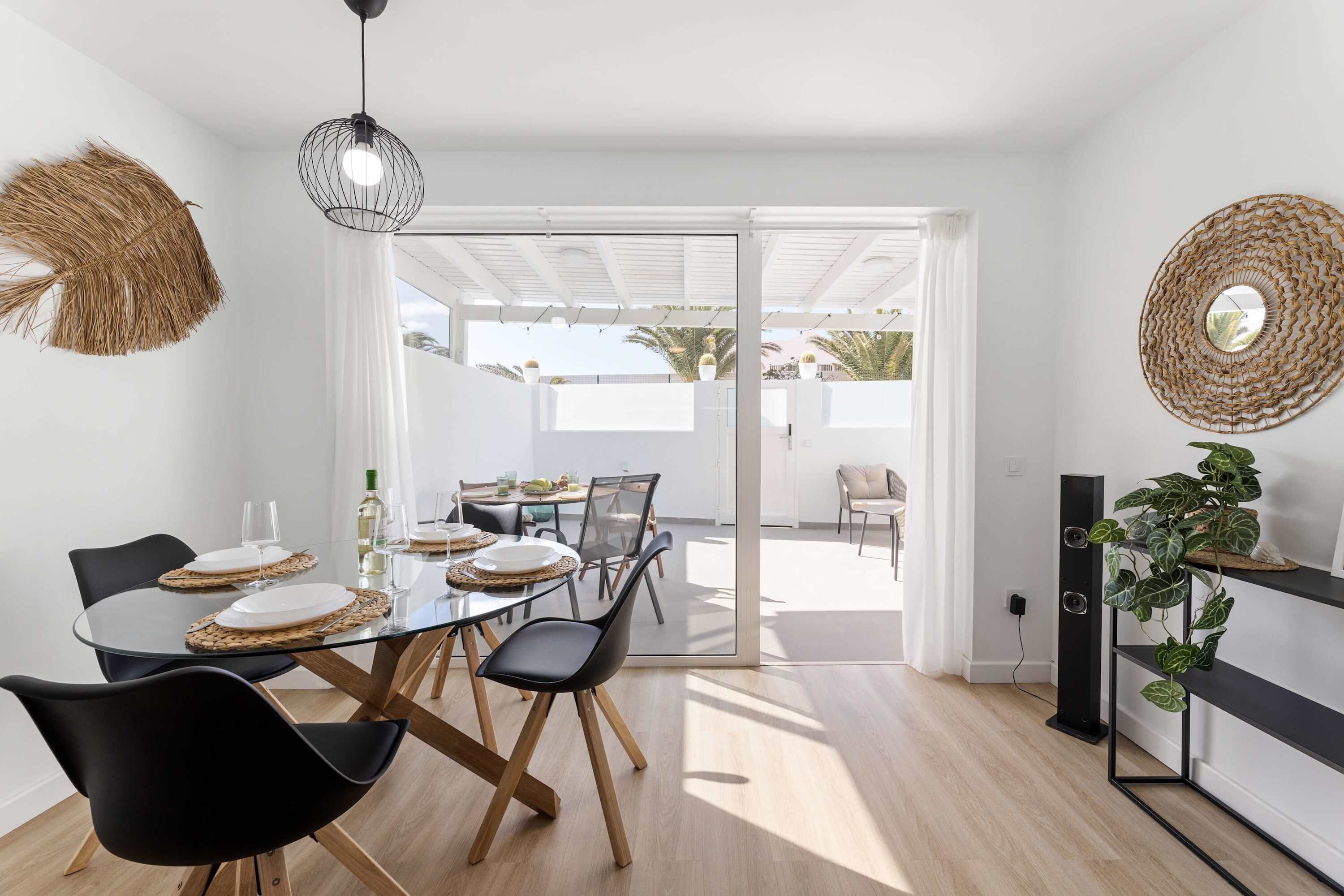 ☀️ Sunlight dances across the table — a place to share slow breakfasts, island dinners, and long talks that fade into the evening breeze. 🌊✨