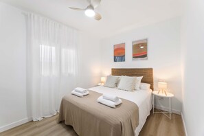 2 habitaciones, tabla de planchar con plancha, cuna de viaje y wifi 