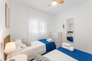 2 habitaciones, tabla de planchar con plancha, cuna de viaje y wifi 