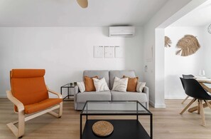 🪞 Modern lines, soft textures, and warm light. A cozy living space where simplicity meets comfort — the soul of island living. ☀️✨