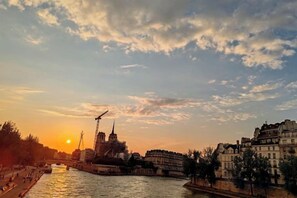 Unclassified image, 5 of 25, button - Sans soucis-Latin Quarter,Paris (Paris)