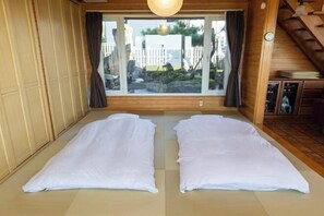 Room - St Kilda (Nikaho)