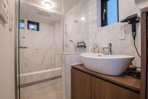 Fer et planche à repasser