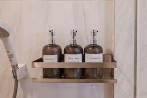 Équipements de salle de bain