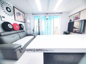 Unclassified image, 5 of 22, button - jeni's house (Seoul)