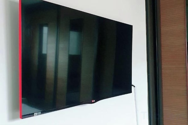 Unclassified image, 1 of 22, button - jeni's house (Seoul)
