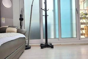 Unclassified image, 3 of 22, button - jeni's house (Seoul)