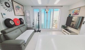 Living area - jeni's house (Seoul)
