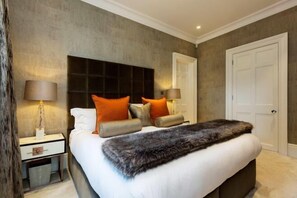 Room - Pears and Graces (London)