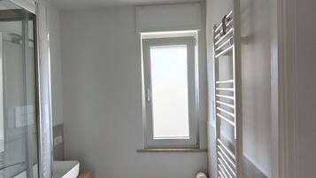 Dusche, Haartrockner, Bidet, Seife