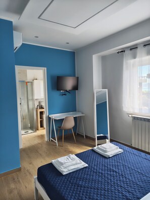 2 chambres, fer et planche à repasser, Wi-Fi, draps fournis