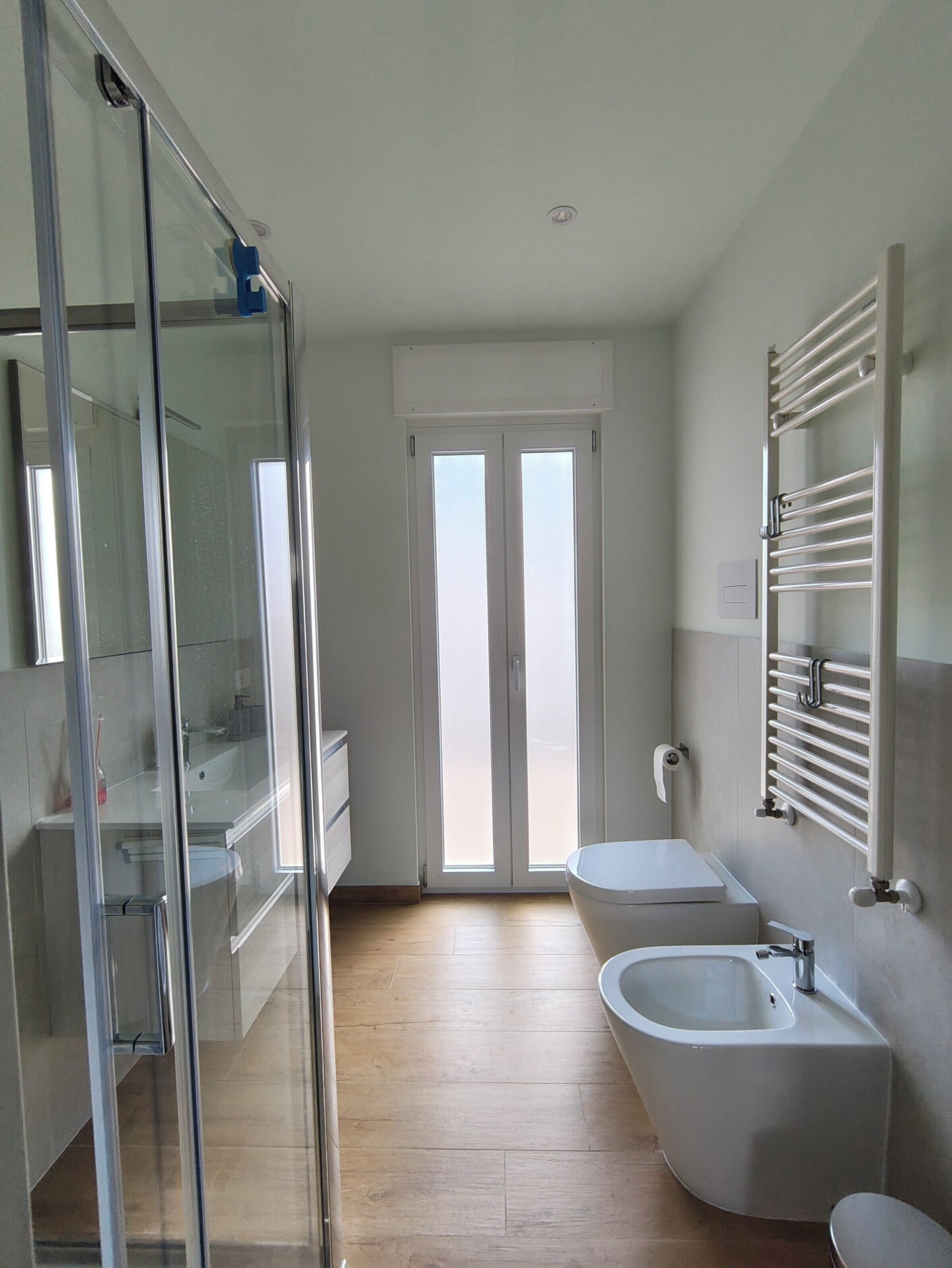 Doccia, asciugacapelli, bidet, sapone