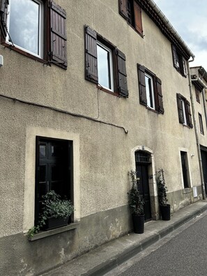 Exterior - Charming bed & breakfast in Limoux, all roms with private bathroom. (Limoux)