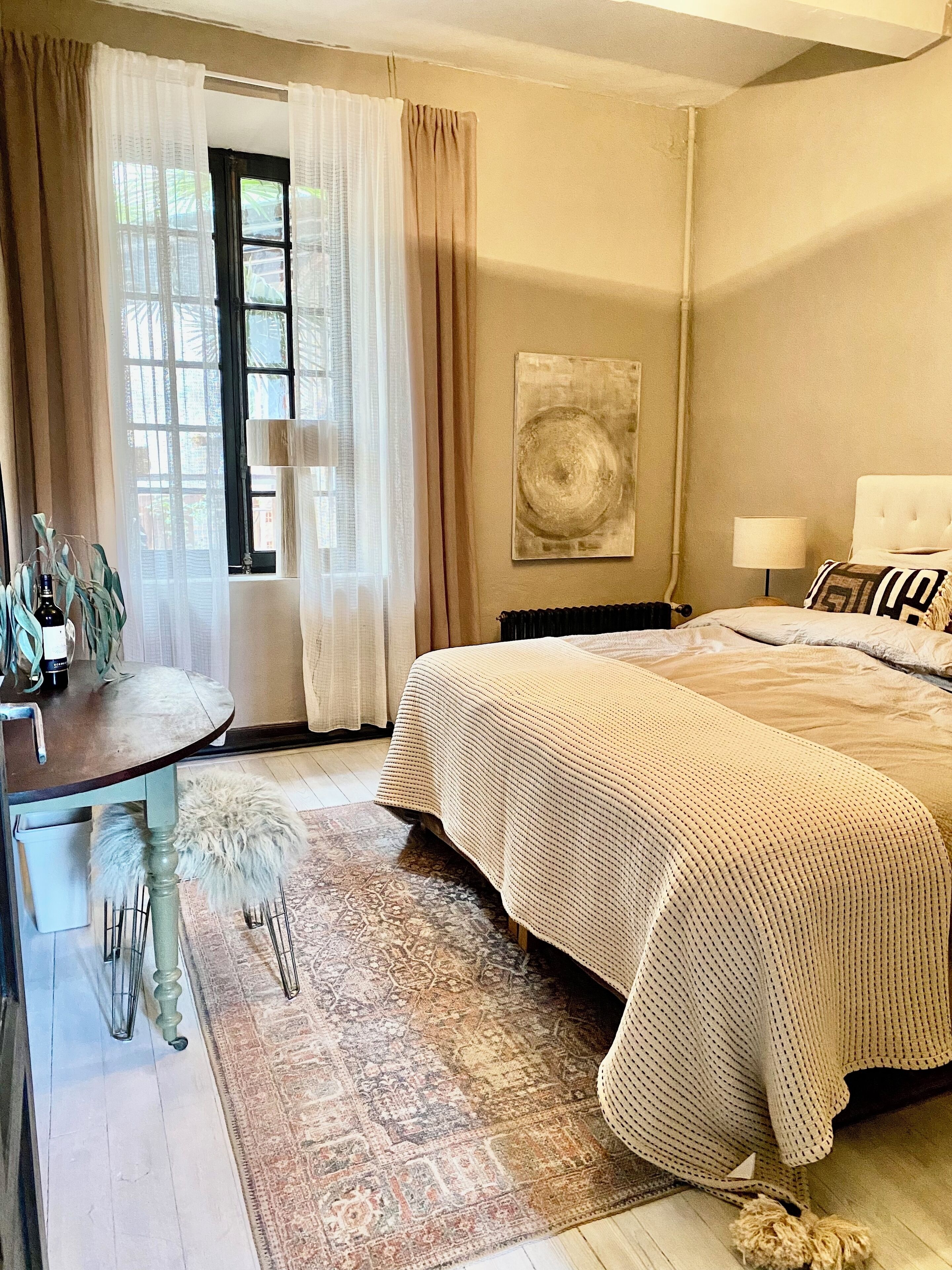 2 habitaciones, escritorio, tabla de planchar con plancha y wifi gratis 