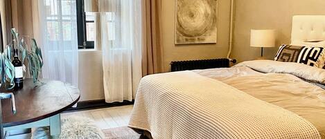 1 habitación, tabla de planchar con plancha, wifi gratis y ropa de cama