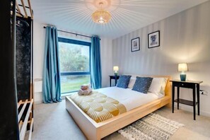 Cots/infant beds - Sage Apartments - by Week2Week (Gateshead)