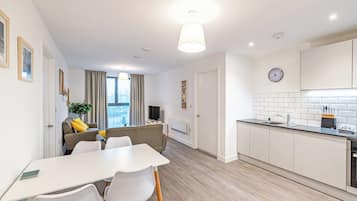 Familienapartment, 2 Schlafzimmer, Nichtraucher | Wohnbereich