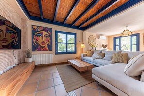 Unclassified image, 4 of 14, button - Villa Lucentum (Alicante)