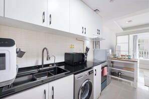 Fridge, microwave, oven, stovetop