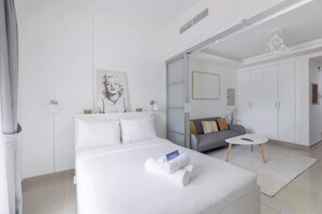 1 bedroom, iron/ironing board, WiFi, bed sheets - StayShort - JVC 1 bed for 3 people with Swimming pool! (JVC)