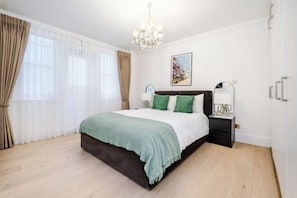 Cribs/infant beds