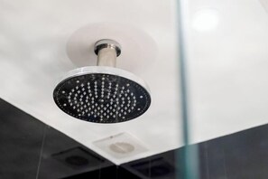 Cribs/infant beds - Luxurious 2BR Oasis in South Kensington w/ Air Con (London)