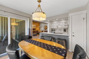 Dining - Lakeside Getaway Near Lake Dillon and Amphitheater – Central to 3 Ski Resorts (Dillon)