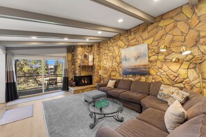 Fireplace - Lakeside Getaway Near Lake Dillon and Amphitheater – Central to 3 Ski Resorts (Dillon)