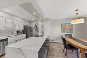 Fridge, microwave, oven, stovetop - Lakeside Getaway Near Lake Dillon and Amphitheater – Central to 3 Ski Resorts (Dillon)