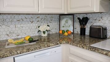Fridge, microwave, dishwasher, coffee/tea maker