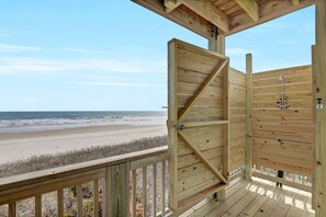 On the beach - Contentment Cove - 4 Bedroom oceanfront duplex with beautiful views. Adjoining side available too... (North Topsail Beach)