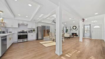 House (4 Bedrooms) | Living area | 43-inch flat-screen TV with cable channels, fireplace