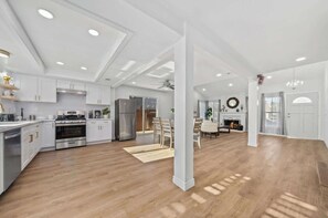 House (4 Bedrooms) | Living area | 43-inch flat-screen TV with cable channels, fireplace